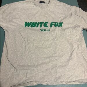 White Fox Boutique Gray Tee with Green Print size small
